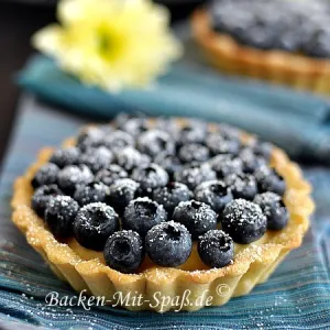 Tartelettes mit Crème Pâtissière und Sommerfrüchten