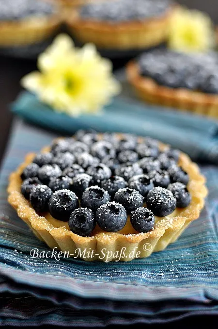 Tartelettes mit Crème Pâtissière und Sommerfrüchten