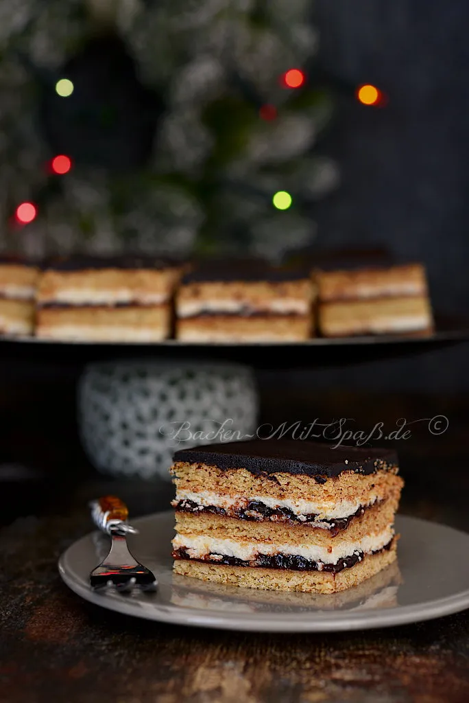 Honigkuchen mit Grießfüllung