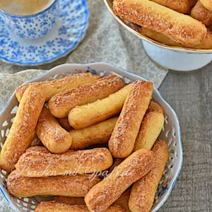 Süße Stangen aus Brandteig