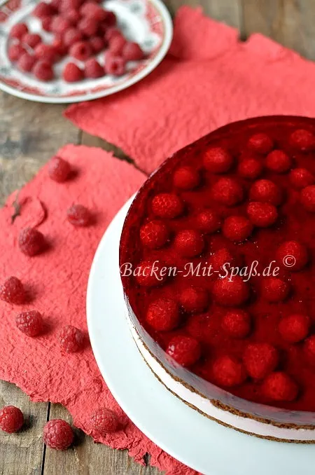 Nuss- Schokokuchen mit Himbeeren