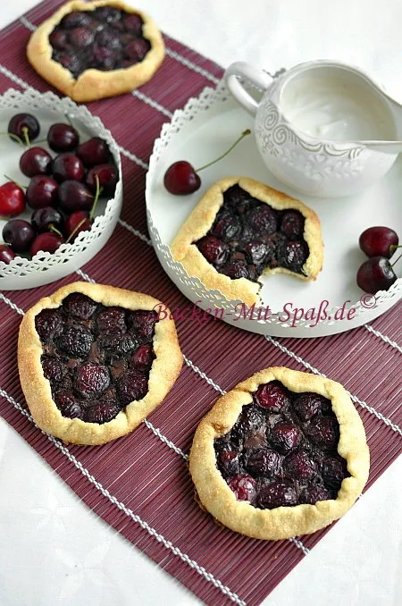 Mini- Galettes mit Kirschen