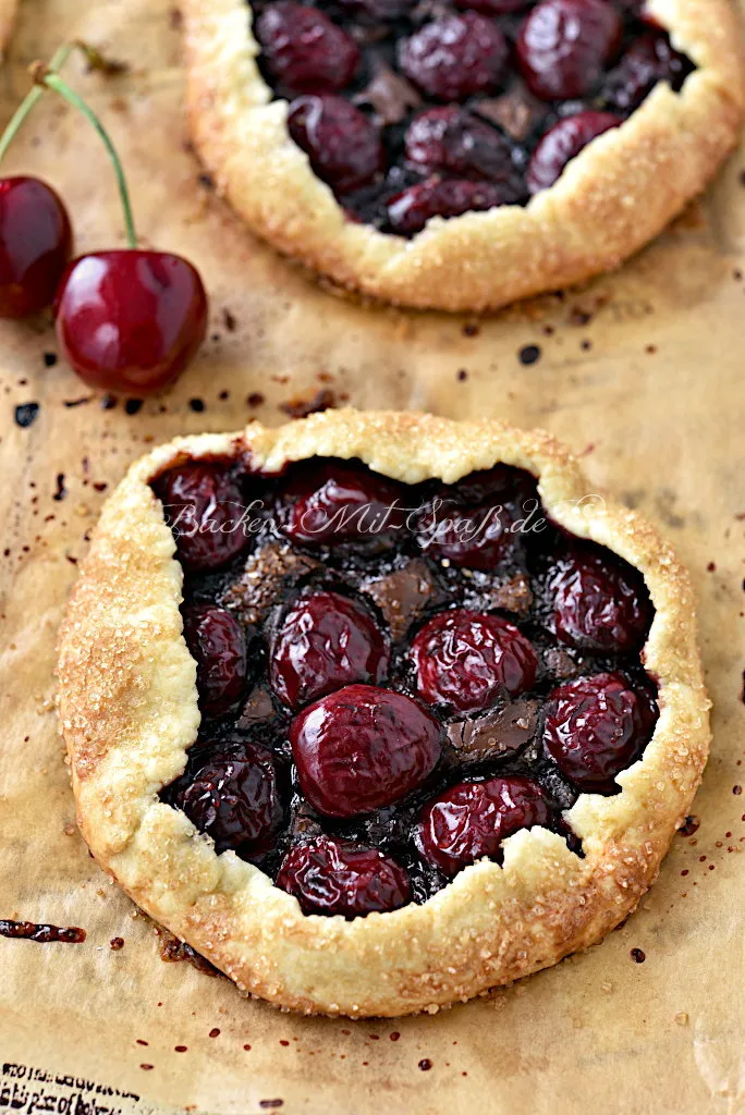 Mini- Galettes mit Kirschen und Schokolade
