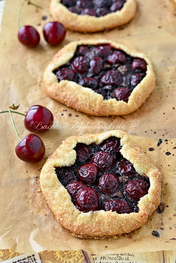 Mini- Galettes mit Kirschen und Schokolade