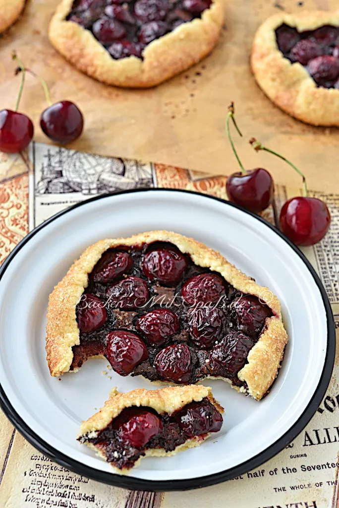 Mini- Galettes mit Kirschen und Schokolade