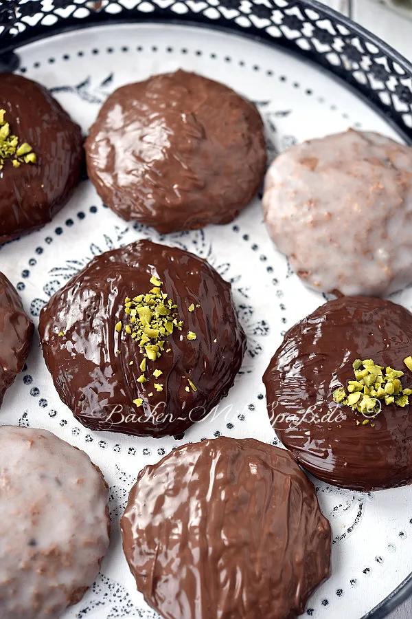 Oblaten-Lebkuchen mit Mehl