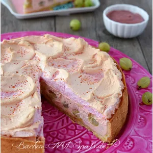 Stachelbeer- Käsekuchen mit Baiser und Rosatröpfchen