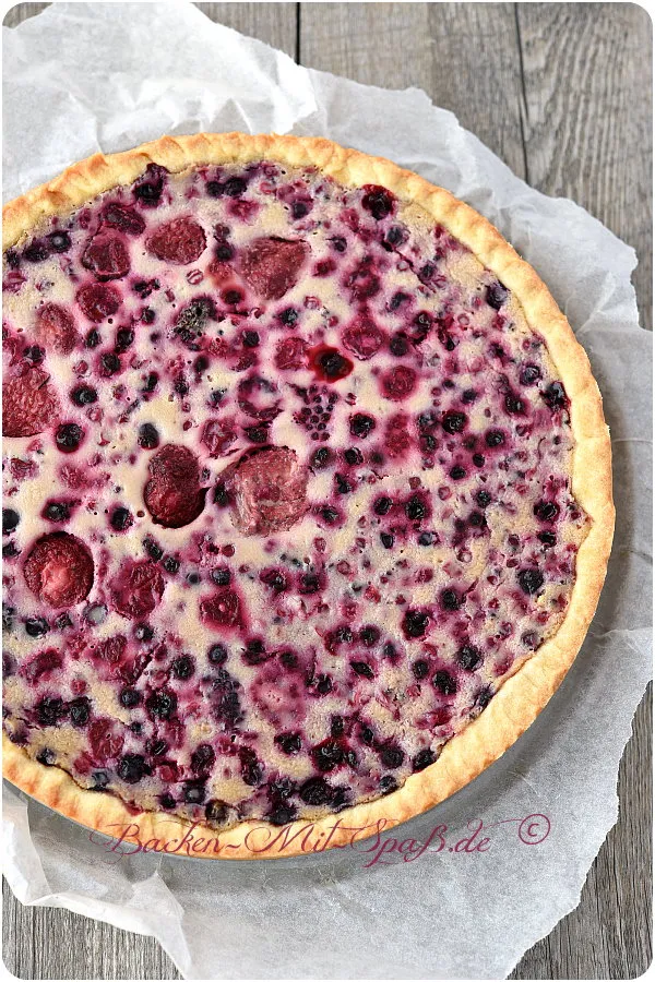 Tarte mit Früchten und weißer Schokocreme