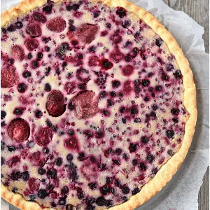 Tarte mit Früchten und weißer Schokocreme