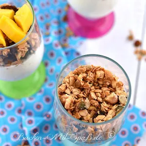 Selbstgemachtes Knuspermüsli (Granola)