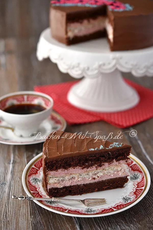 Schoko- Kokos- Torte mit Erdbeercreme