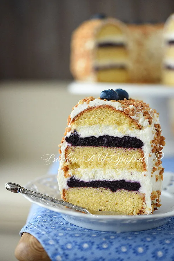 Frankfurter Kranz mit Heidelbeeren und Mascarponecreme