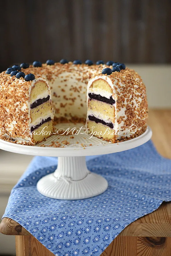 Frankfurter Kranz mit Heidelbeeren und Mascarponecreme