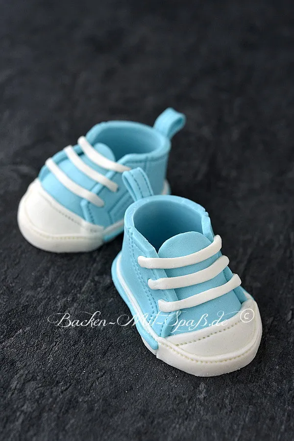 Babyschuhe aus Fondant