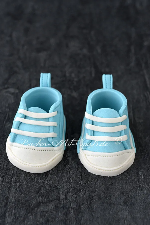 Babyschuhe aus Fondant