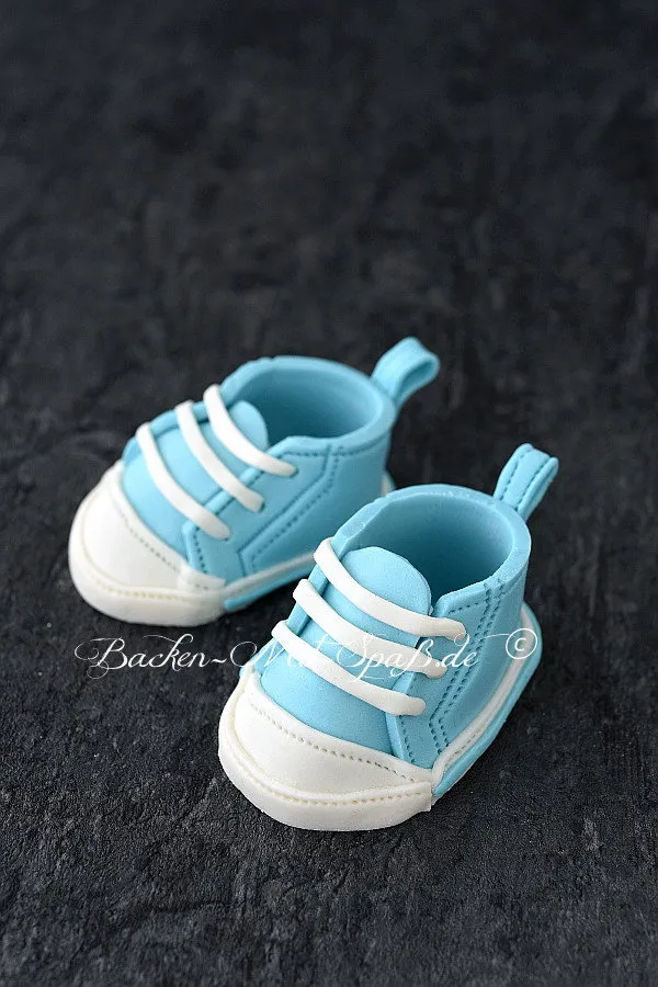 Babyschuhe aus Fondant