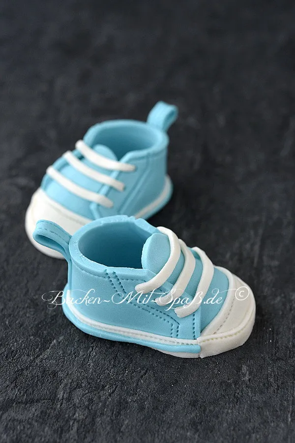 Babyschuhe aus Fondant