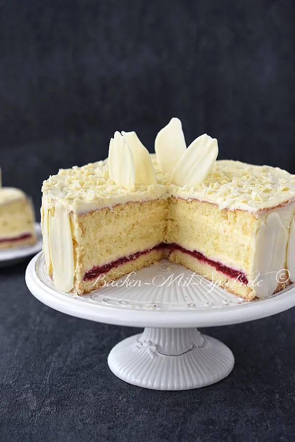 Konditorcreme- Torte mit Himbeeren