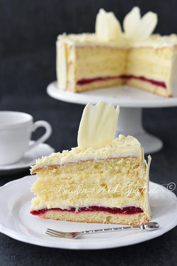 Konditorcreme- Torte mit Himbeeren