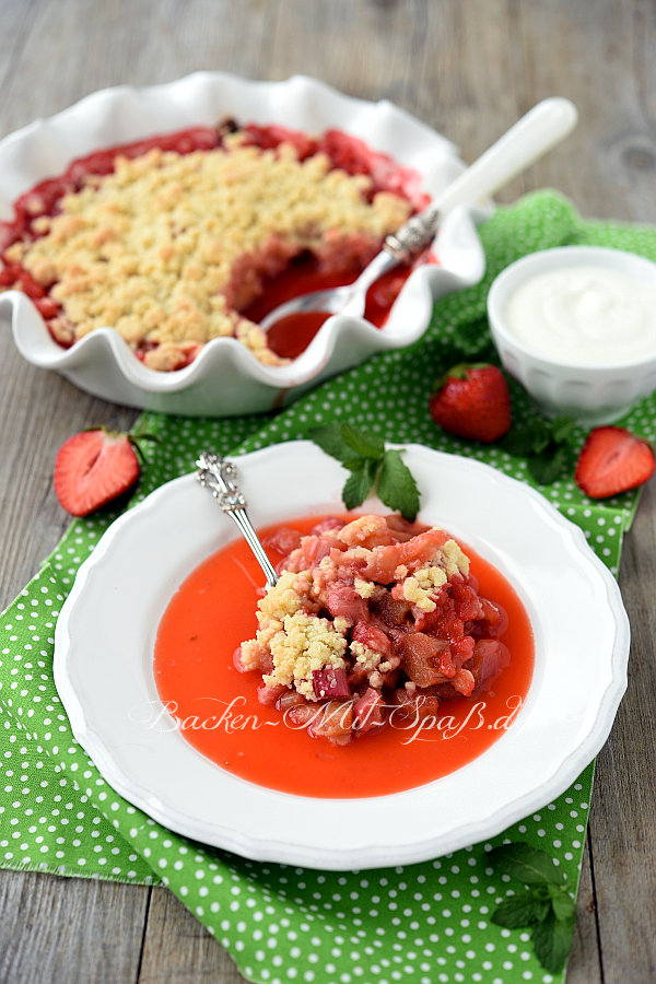 Erdbeer-Rhabarber-Crumble
