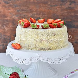 Weiße Schoko-Erdbeer-Torte