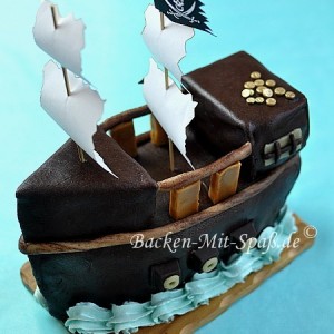 Piratenschiff- Torte