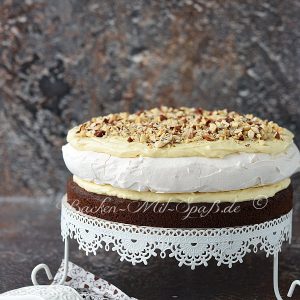 Baiser- Schoko- Torte mit Halvacreme